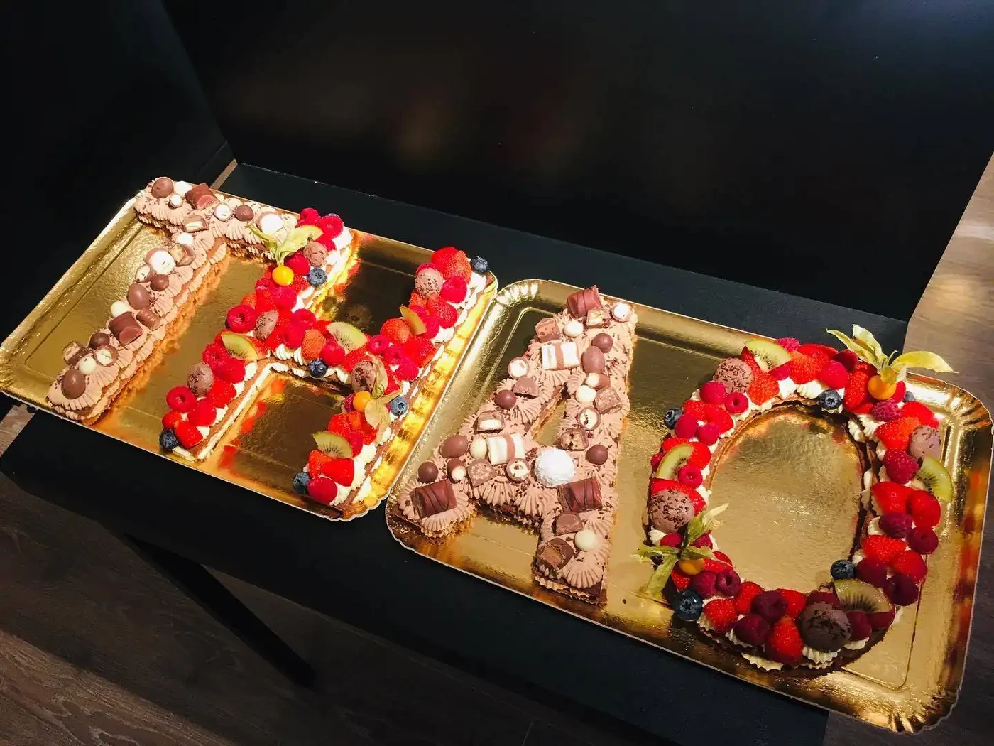 Letter cake (40 euros/6-8 parts)